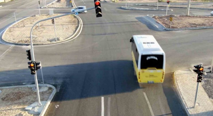 Aksaray’da kırmızı ışıkta geçen sürücüler dron ile böyle görüntülendi