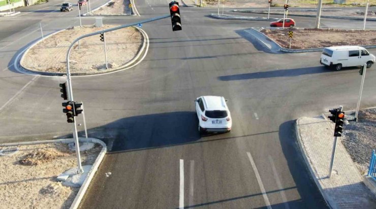 Aksaray’da kırmızı ışıkta geçen sürücüler dron ile böyle görüntülendi