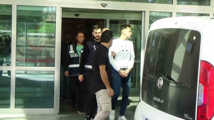 Parkta karşılaştığı husumetlisini tüfekle öldüren zanlı tutuklandı
