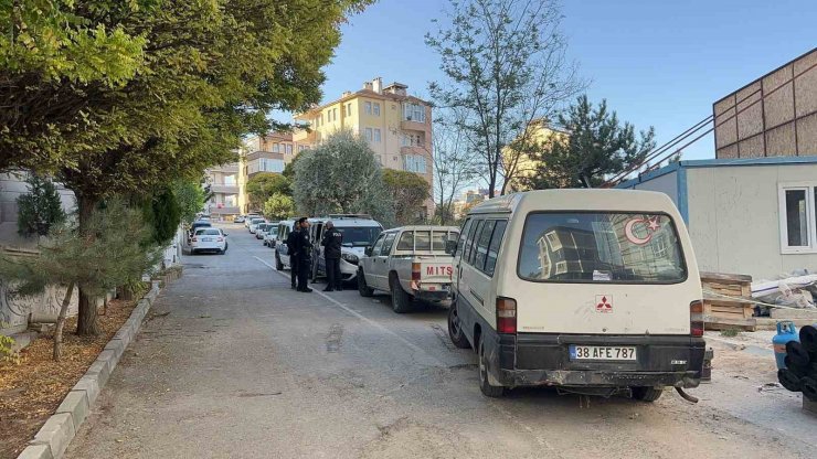 Ağırlığa dayanamayan çatı çöktü: 1 işçi hayatını kaybetti