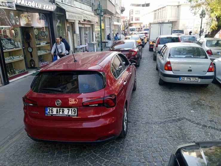 Yoğun trafik müdahaleye giden ambulansı geciktirdi