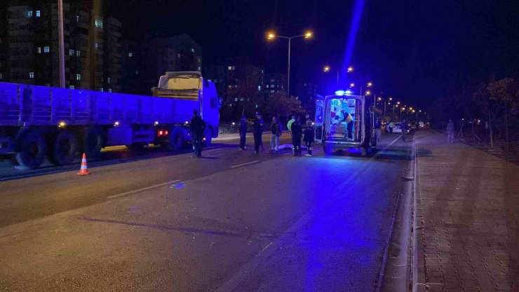 Otomobil motosiklete çarptı: 1 ölü