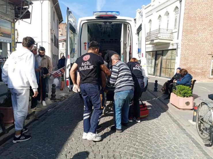 Yoğun trafik müdahaleye giden ambulansı geciktirdi