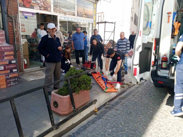 Yoğun trafik müdahaleye giden ambulansı geciktirdi