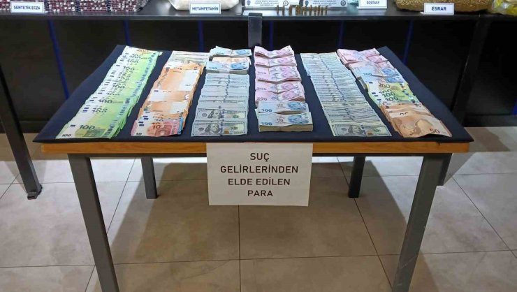 Uyuşturucu şebekesi 32 ilde düzenlenen operasyonla çökertildi