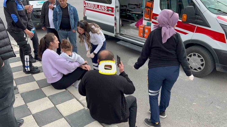 Milli voleybolcu ve kızı kazayı burnu kanamadan atlattı
