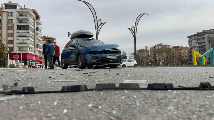 Milli voleybolcu ve kızı kazayı burnu kanamadan atlattı
