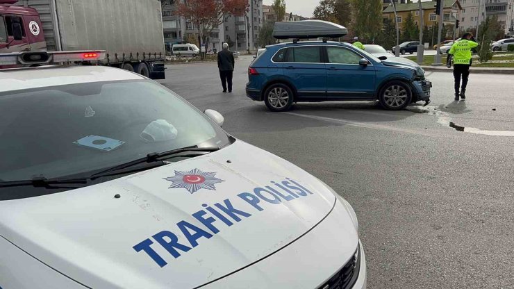 Milli voleybolcu ve kızı kazayı burnu kanamadan atlattı