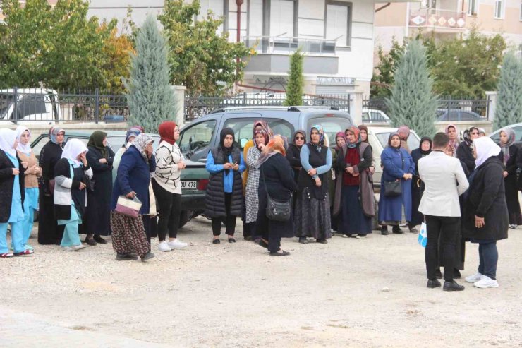 Ormanlık alanda topladıkları mantarı yediler, anne öldü, baba ve oğlu tedavi altında