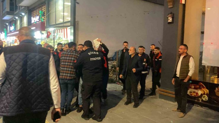 Kolunu kaptırdığı kıyma makinesiyle hastaneye kaldırıldı