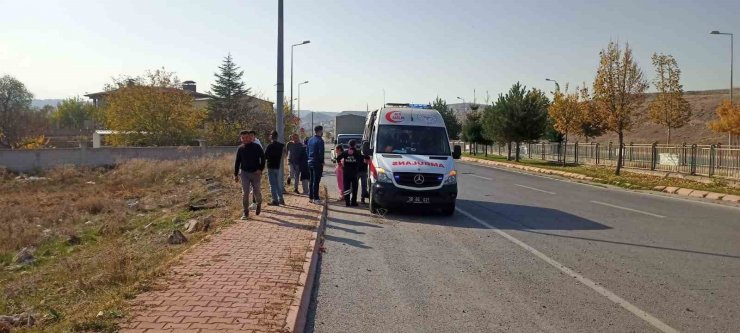 Yoldan çıkan otomobil takla attı