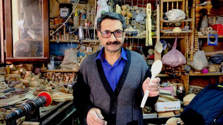 Babasından devraldığı çıkrıkçılığı oğluna bırakacak