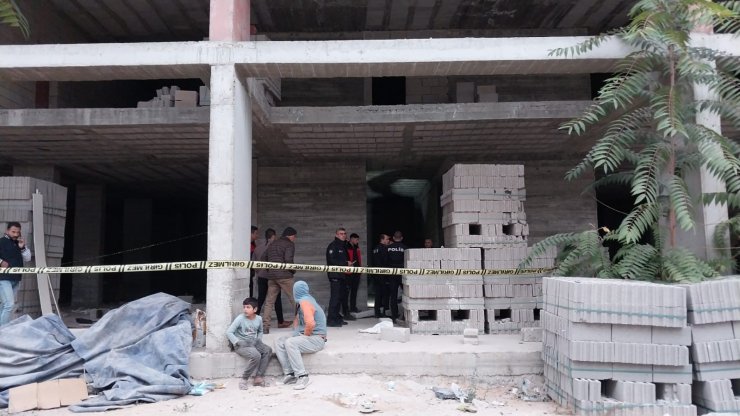 İnşaatın asansör boşluğunda erkek cesedi bulundu