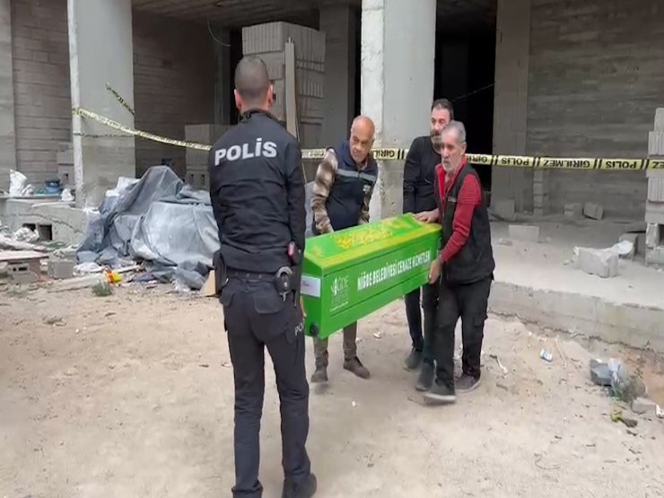 İnşaatın asansör boşluğunda erkek cesedi bulundu