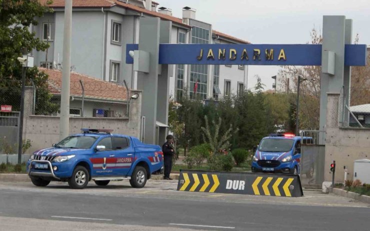 Define avcıları kazdıkları tünelde suçüstü yakalandı