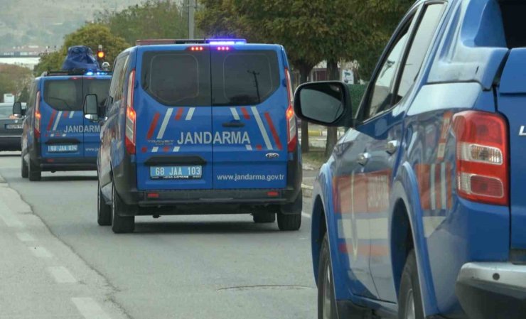 Define avcıları kazdıkları tünelde suçüstü yakalandı