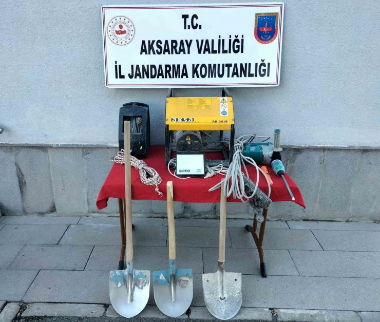Define avcıları kazdıkları tünelde suçüstü yakalandı