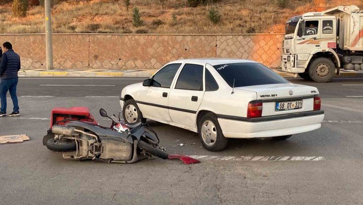 Motosiklet ile otomobil çarpıştı: 1 yaralı