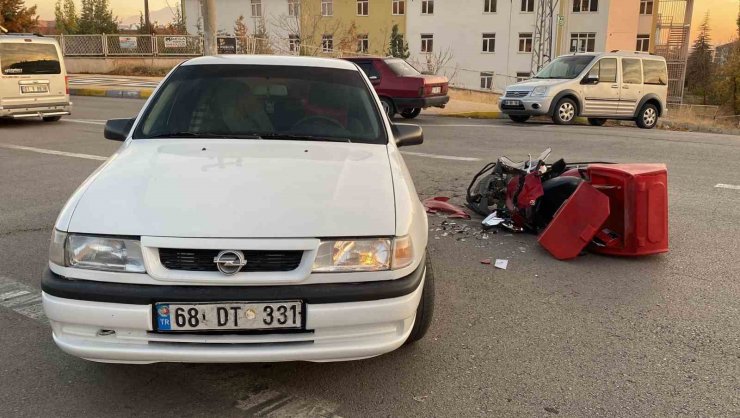Motosiklet ile otomobil çarpıştı: 1 yaralı