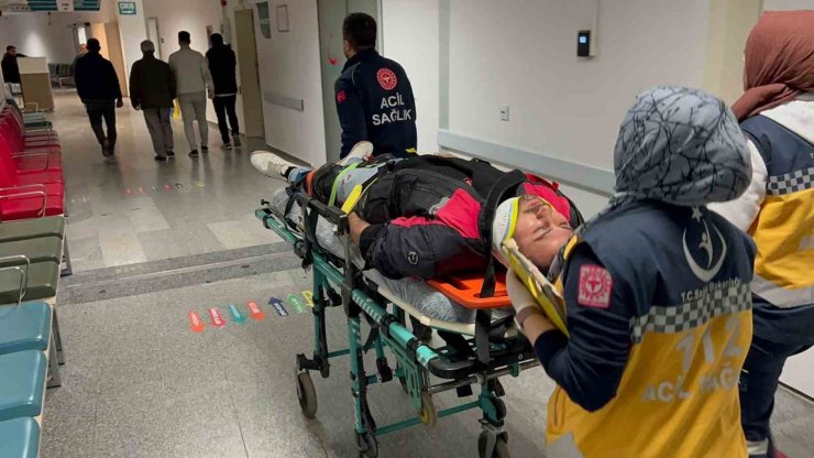 Motosiklet ile otomobil çarpıştı: 1 yaralı