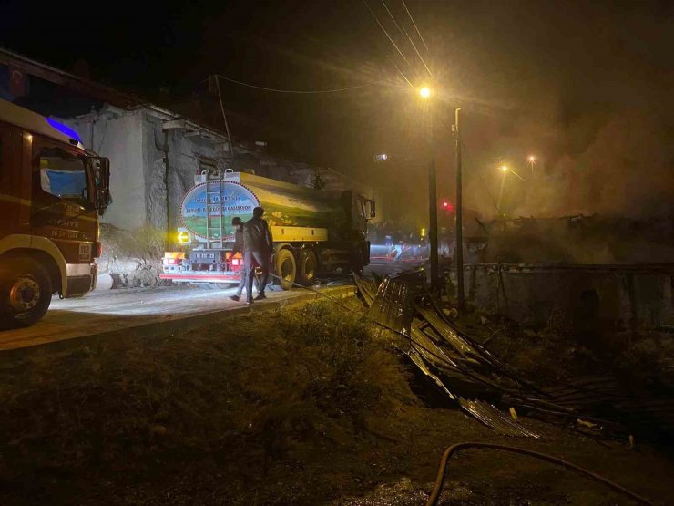 Akyurt’ta ahır yangını