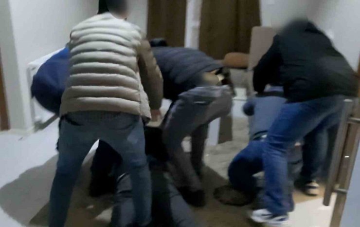 Aksaray’da uyuşturucu tacirlerine jandarma baskını