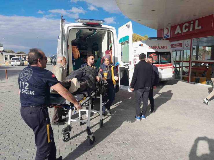 Konya’da Sosyal Hizmet Merkezi hizmet aracı kaza yaptı: 4 yaralı