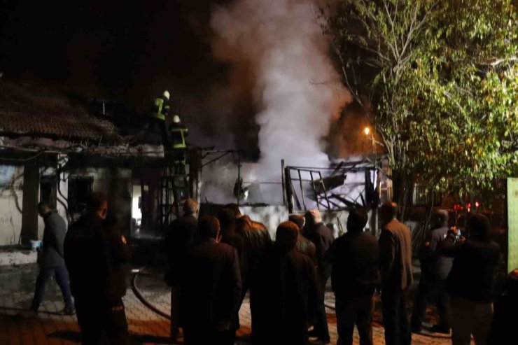 Söndürülmeyen mangal evi küle çevirdi