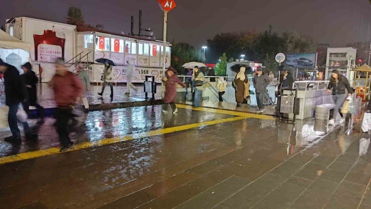 Ankara’da sağanak yağış başladı