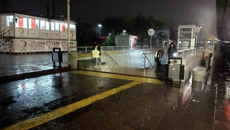 Ankara’da sağanak yağış başladı