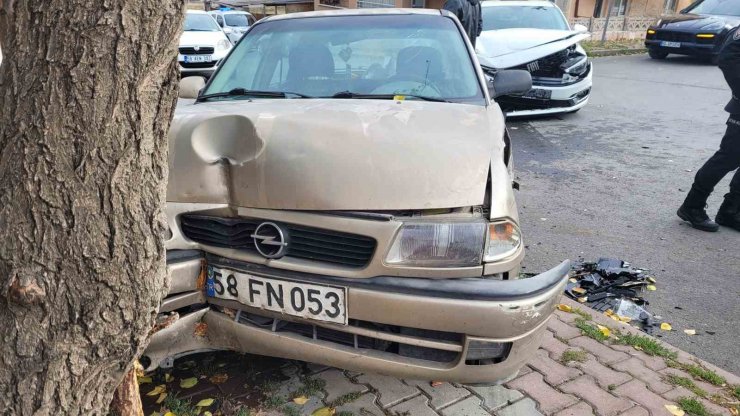 Arabasını yıkadı, ardından kaza yaptı: 3 yaralı