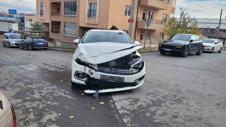 Arabasını yıkadı, ardından kaza yaptı: 3 yaralı