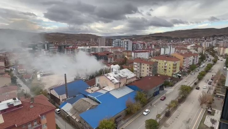Çankırı’da iki katlı ev yandı