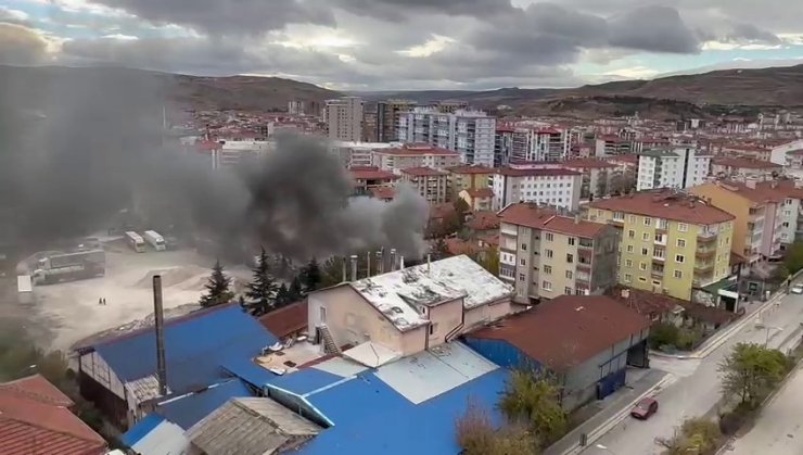 Çankırı’da iki katlı ev yandı