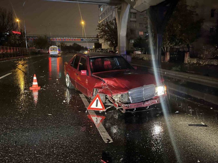 Büyük maddi hasarın oluştuğu kazada 1 kişi yaralandı