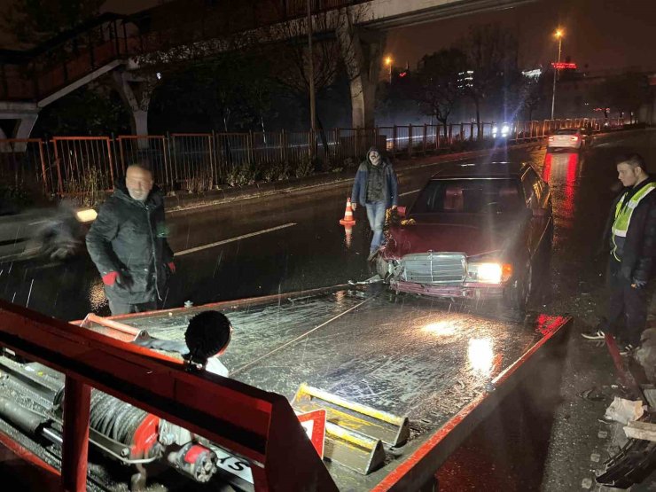Büyük maddi hasarın oluştuğu kazada 1 kişi yaralandı