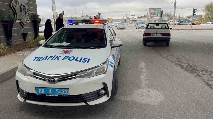 Kırmızı ışık ihlali yapan tır otomobile çarptı: 2 yaralı