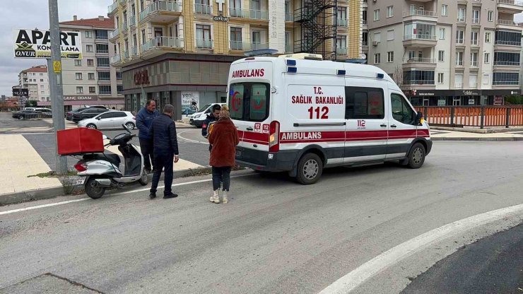 Virajda kontrolden çıkan motosiklet kaldırıma çarptı: 1 yaralı