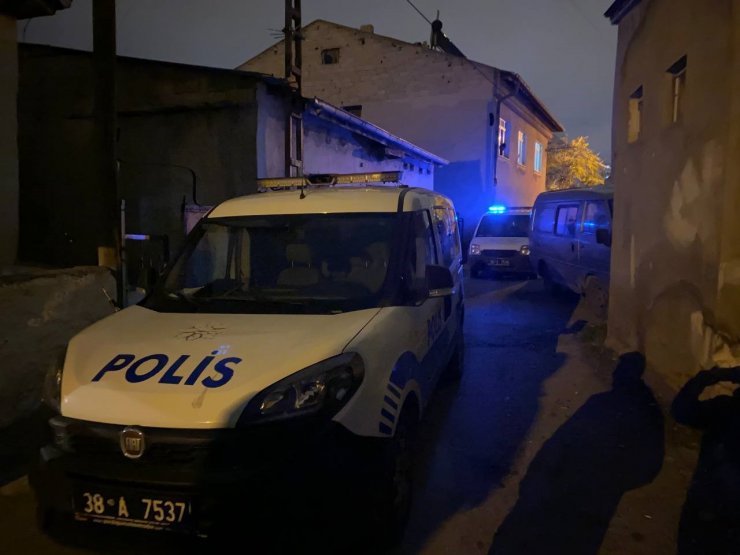 Eve ateş açtı, husumetlisinin annesini yaraladı