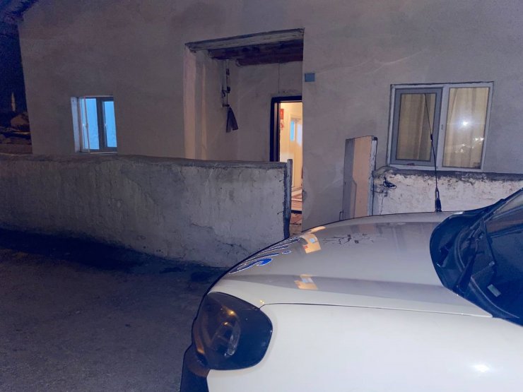 Eve ateş açtı, husumetlisinin annesini yaraladı