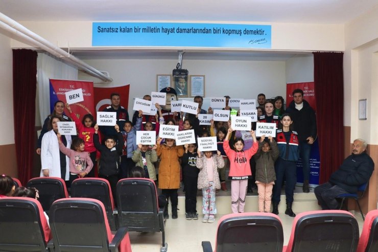 Jandarma ekiplerinden ilkokul öğrencilerine ziyaret