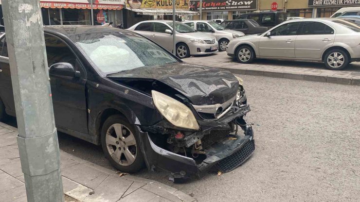 2 kişinin yaralandığı kaza kamerada