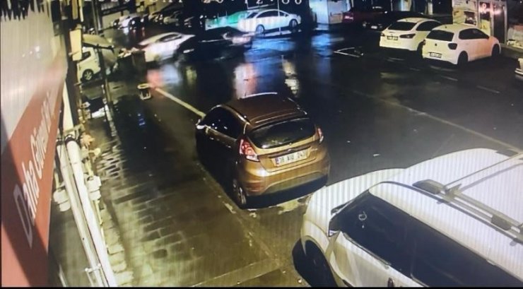 2 kişinin yaralandığı kaza kamerada