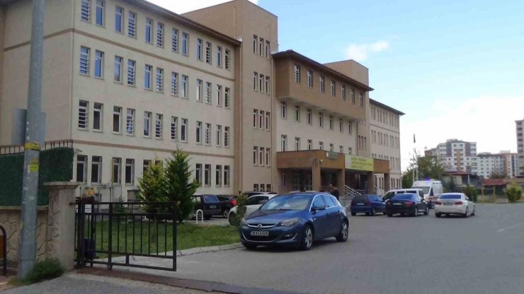 Öğle arasında döner yiyen 7 öğrenci zehirlendi