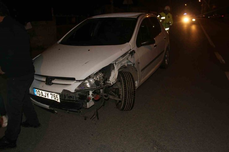 Otomobille çarpışan motosikletin sürücüsü yaralandı