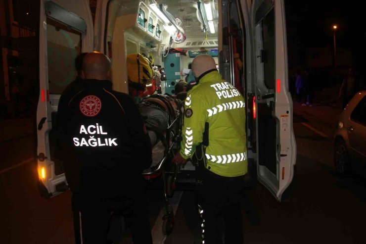 Otomobille çarpışan motosikletin sürücüsü yaralandı