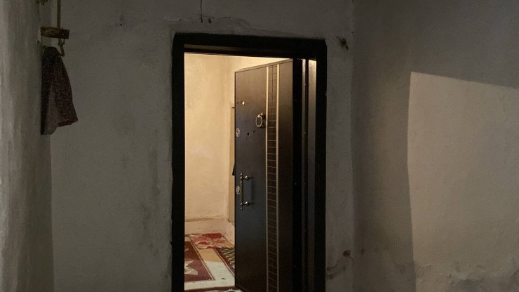 Eve ateş açtı, husumetlisinin annesini yaraladı