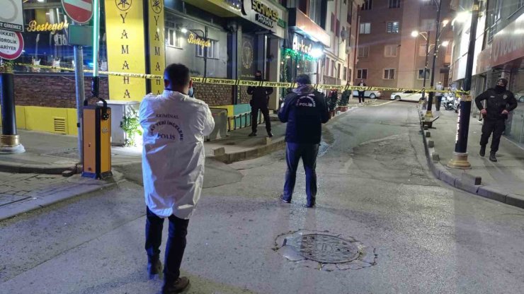 Husumetli oldukları şahsın aracının lastiklerini kesip, havaya ateş açarak kaçtılar