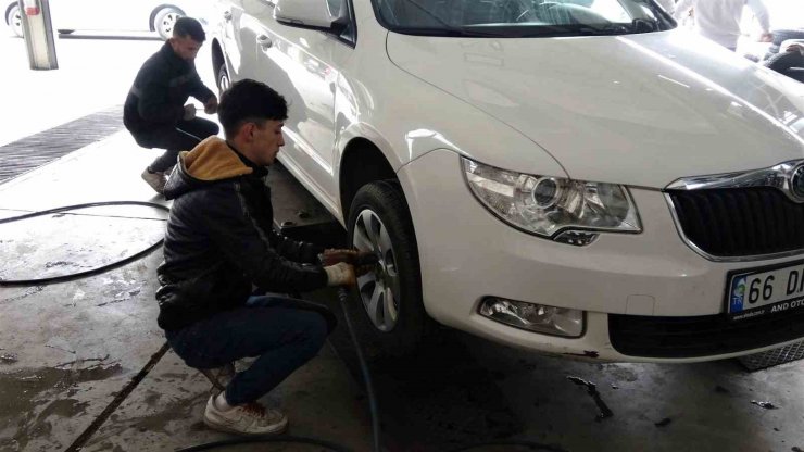 Geç kalanlar lastikçilerde yoğunluk oluşturdu