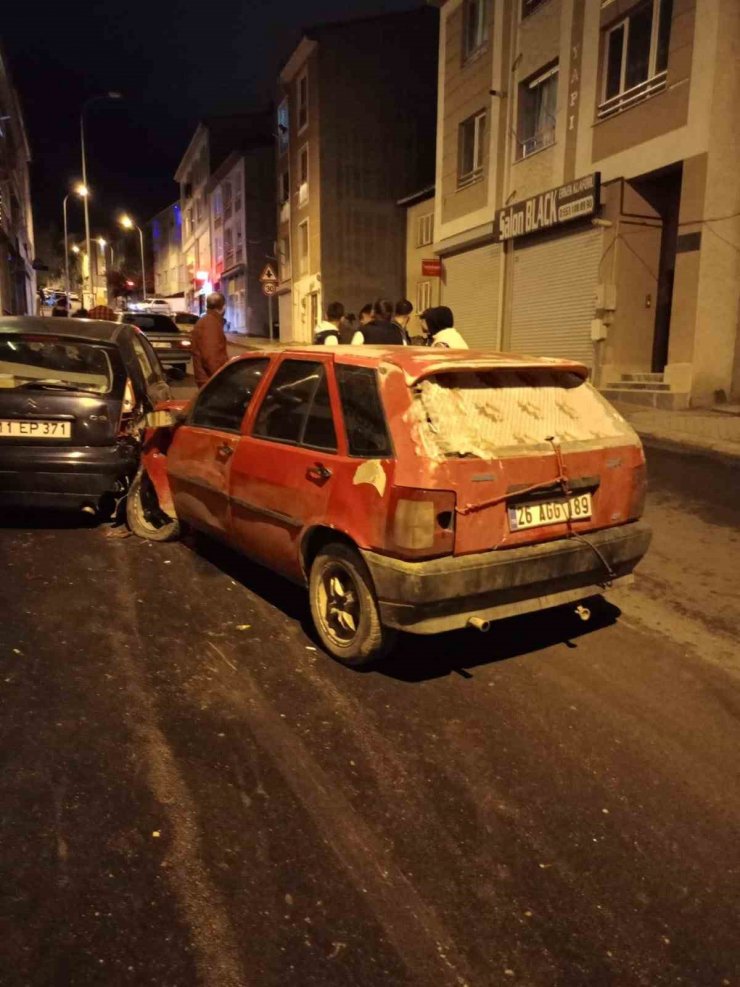 Alkollü sürücü kazanın ardından aracını bırakıp kaçtı